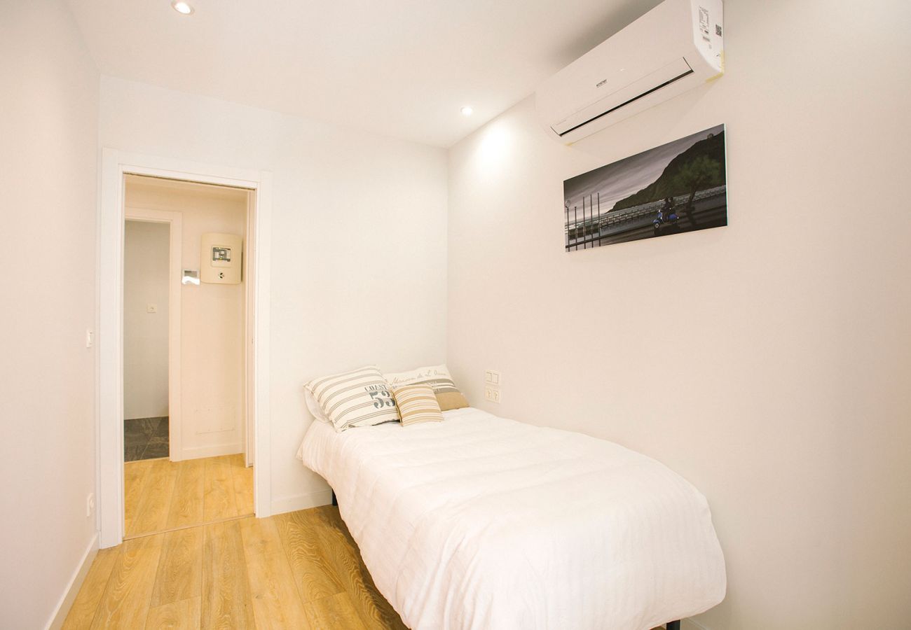 Apartment in San Sebastián - E 2 BEDROOM FAMILY APARTMENT SAN MARCIAL 33 Apartment in San Sebastián - E 2 BEDROOM FAMILY APARTMENT SAN MARCIAL 33